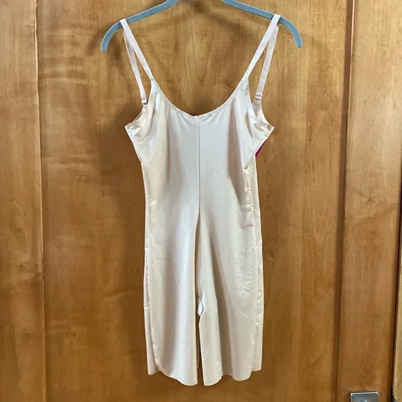 Spanx Thinstincts 2.0 Open Bust Mid Thigh Bodysuit Small